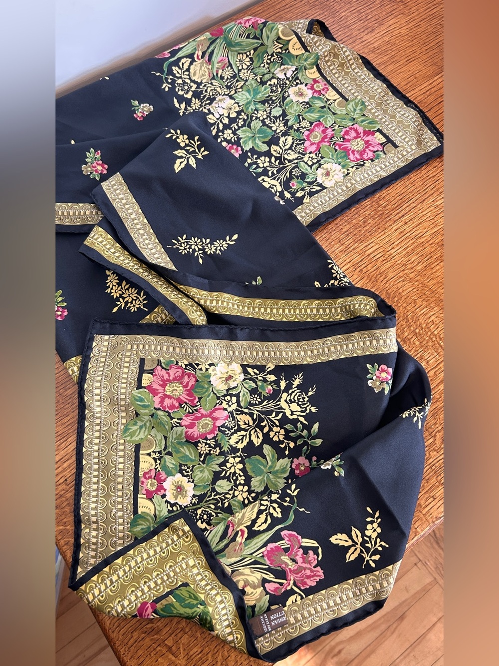 VINTAGE SMITHSONIAN INSTITUTION 100% SILK SCARF MADE IN ITALY